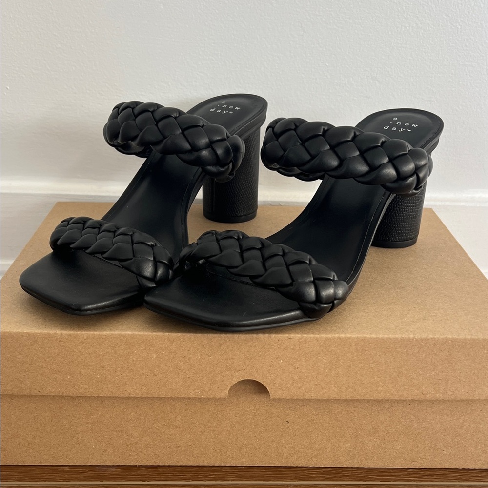 Perfect Condition! Black Braided Chunky Heel Sandals